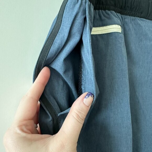 Vuori • Azure Blue Linen Texture Banks Shorts - Picture 5 of 11